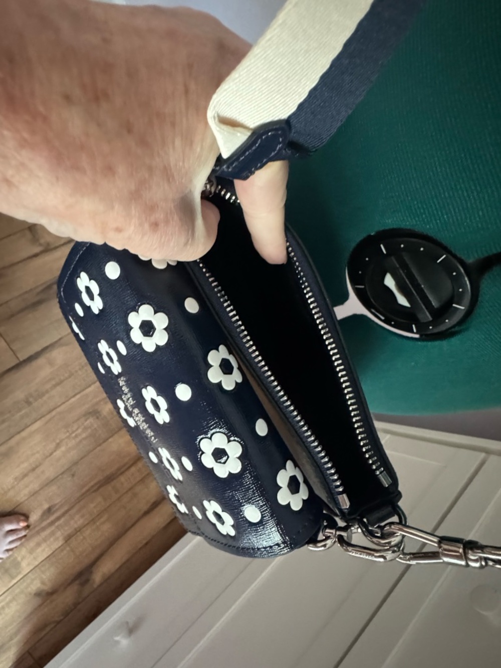 Kate Spade Navy Blue w/ Daisy Crossbody NWOT - Picture 8 of 8